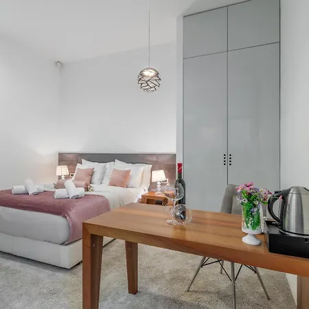 فندق مبيت وإفطار Starlight Luxury 4*