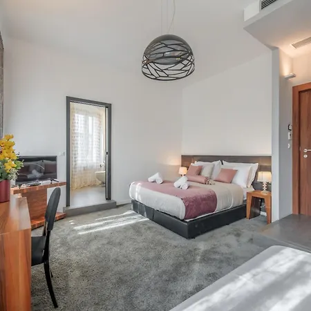 Starlight Luxury Bed & Breakfast 4*