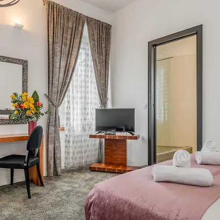 Starlight Luxury Bed & Breakfast 4*