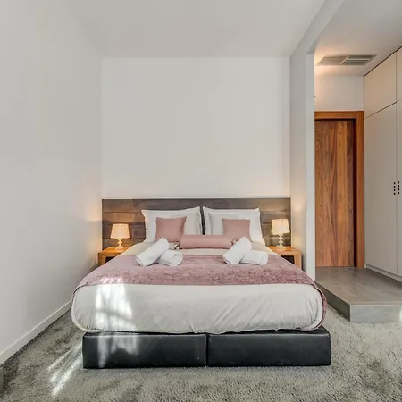 Starlight Luxury 4* Split