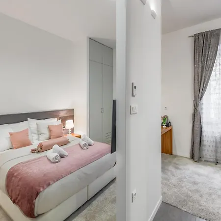 Starlight Luxury 4* Split