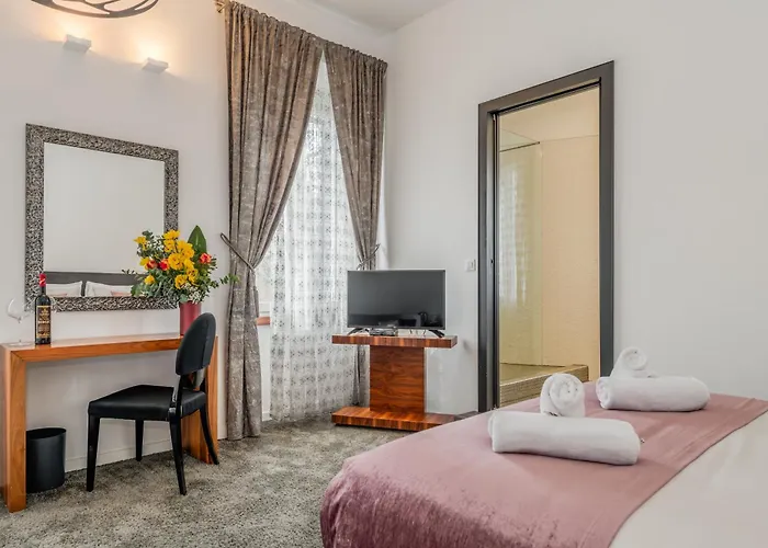 Starlight Luxury Bed & Breakfast 4*