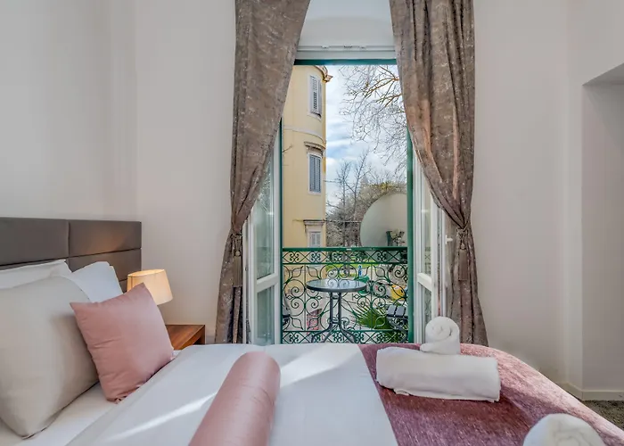 Starlight Luxury Bed & Breakfast 4*