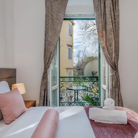 Starlight Luxury 스플리트