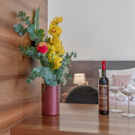 Starlight Luxury Bed and Breakfast 4*