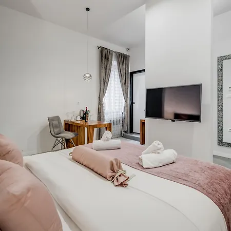 Starlight Luxury Bed & Breakfast 4*