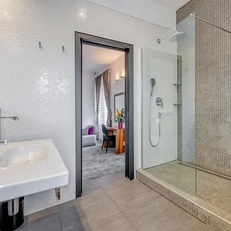 Starlight Luxury Suites