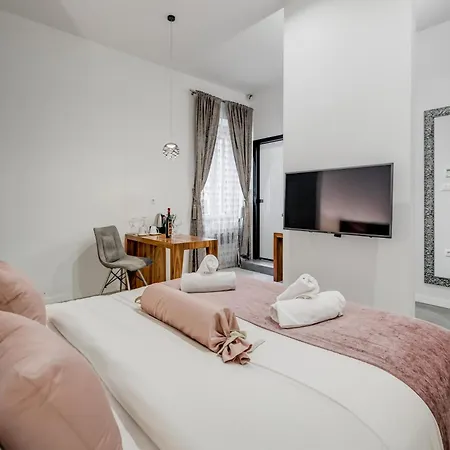 Starlight Luxury Suites Bed & Breakfast Split