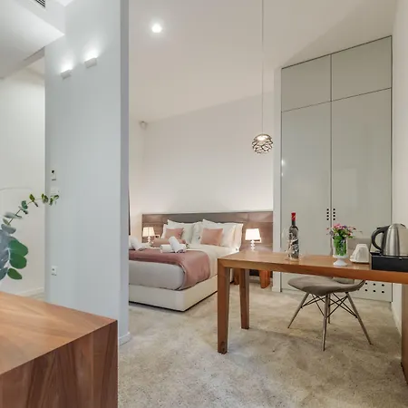 Starlight Luxury Suites 4*