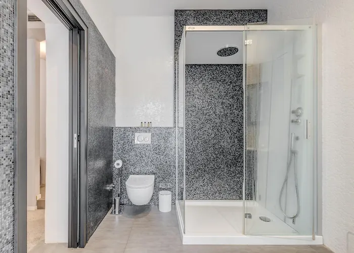לינה וארוחת בוקר Starlight Luxury 4*